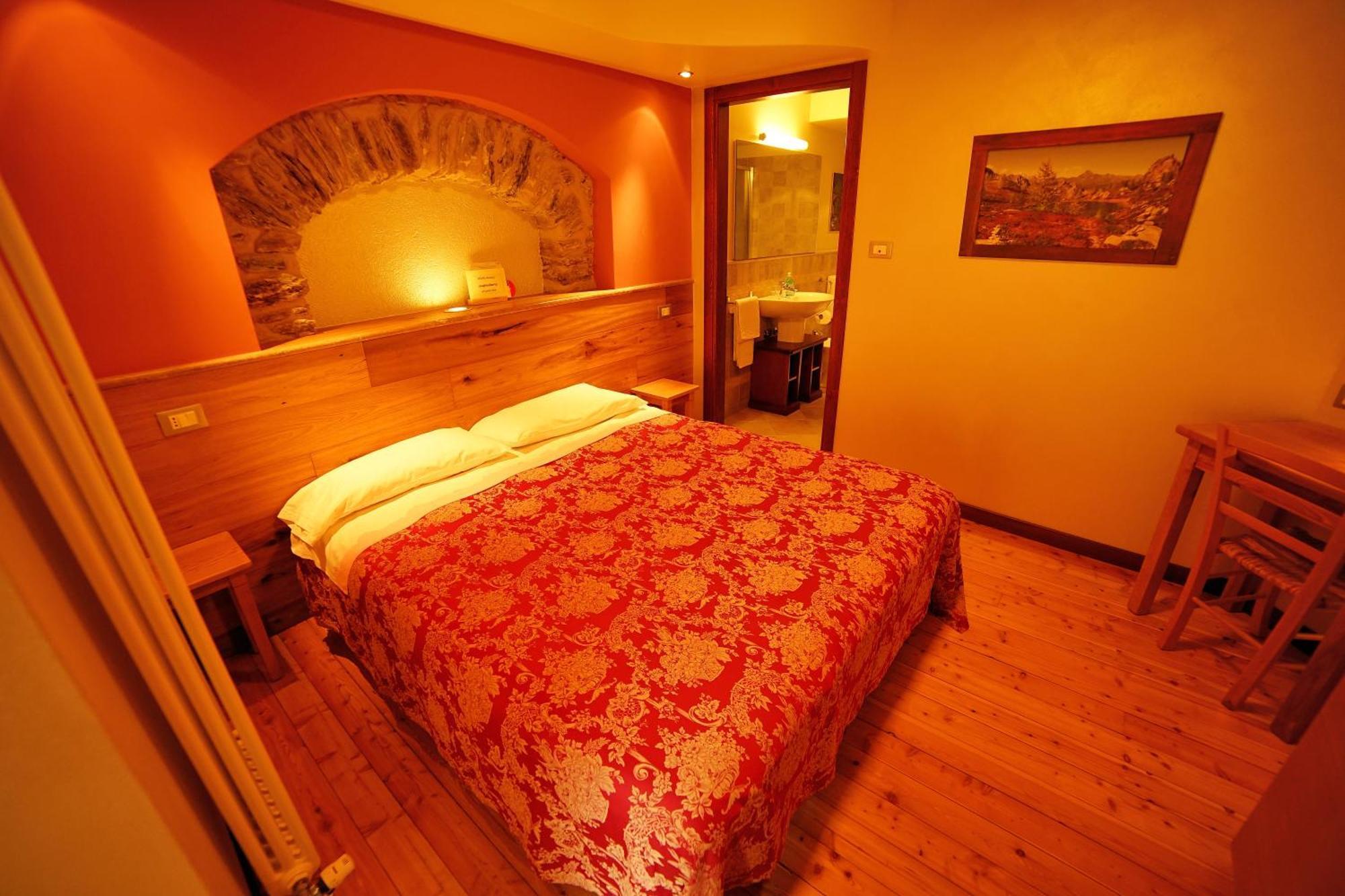 Pensione Albergo Diffuso Ceaglio Valle Maira Marmora Extérieur photo